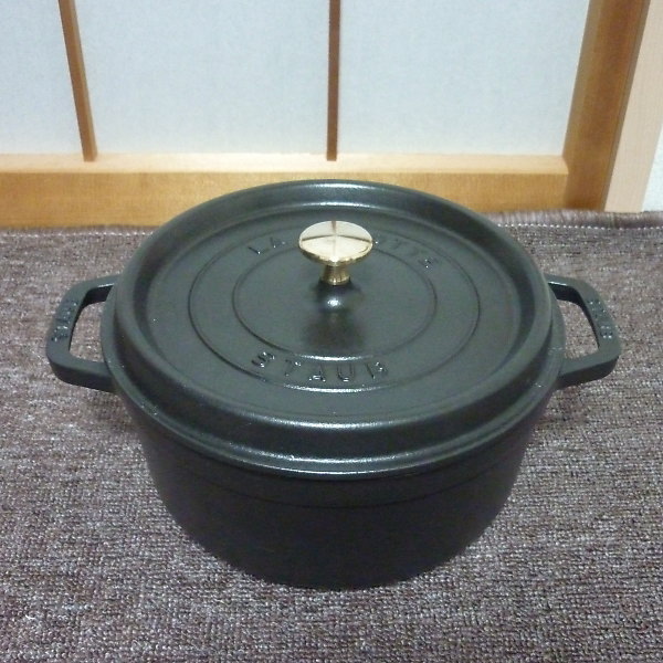 「staub ストウブ ピコ ココット ラウンド 24cm 両手鍋」を大阪市中央区で買取(10月7日) ｜ 家電などを出張買取