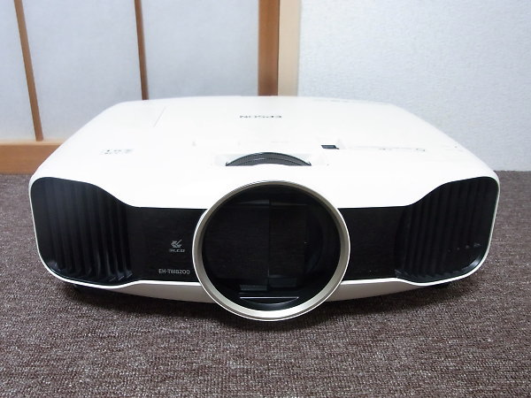 「EPSON ホームプロジェクター 3D映像対応 2400lm エプソン ドリーミオ EH-TW8200」を大阪府摂津市で買取(1月27日)